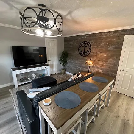 Downtown Waterfront Escape Apartment